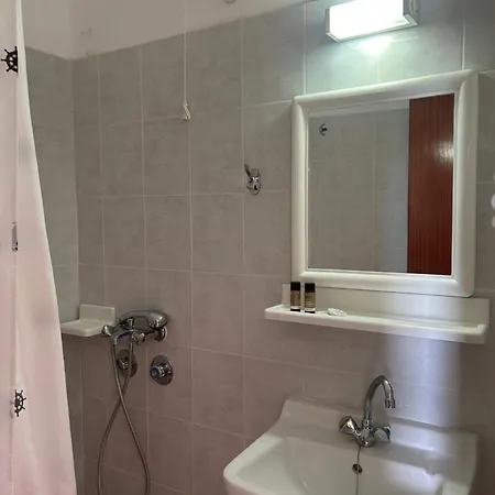 Maria Gini Apartment *